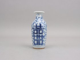 青花喜字药瓶