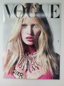 Vogue Paris 2008日历，封面Lara Stone，很薄十多页