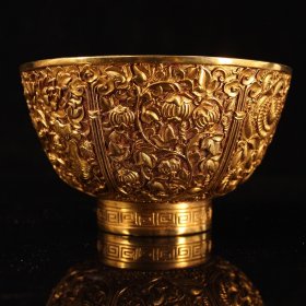 珍品旧藏收罕见明代纯铜高浮雕錾刻鎏金碗 工艺精湛 器型款式精美 重680克 直径13.5厘米 高7厘米 005099
