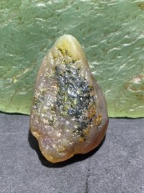 精美罕见高玉化戈壁阿拉善糖心绿草花皮玛瑙原石一颗