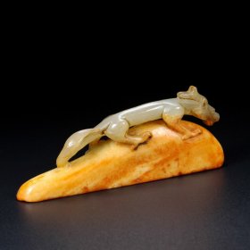 精品和田玉 ，，玉质细腻，包浆厚重，沁色入骨，雕工精细，品相完美，细节如图，长12.5宽1.8高5厘米，总重184克，