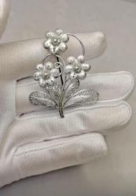 海外回流 vintage 中古掐丝小花胸针 应该是镀银 打标是啥不懂 自己看吧 如果介意慎啊 实物很漂亮  出售不退