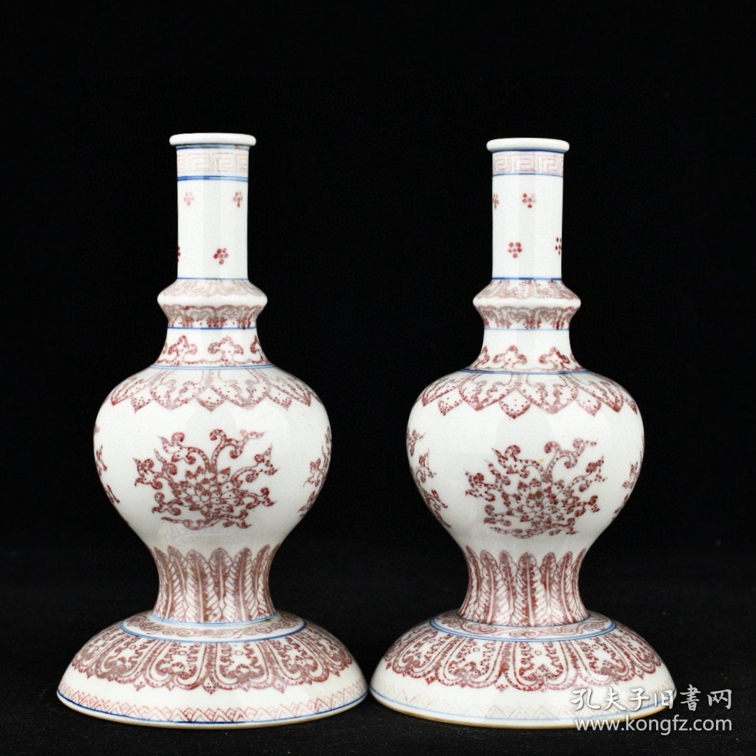 清乾隆釉里红缠枝莲芭蕉叶福寿如意纹蜡台一对规格22*12厘米