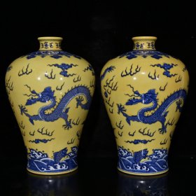 大清雍正黄釉青花龙纹梅瓶（31.5×20cm）