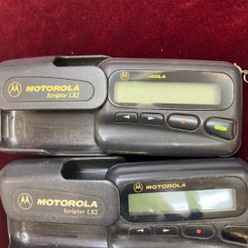 摩托罗拉BP机 MOTORLA 传呼机 【经典再现 ，怀旧收藏】还其它品牌，共12台，品相如图，请自鉴。