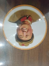 毛主席笑眯眯特大号陶瓷像章一个