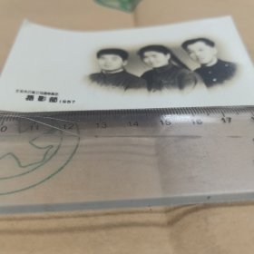 1957年，北京市百货公司西单商场摄影部，两张合售，其中一张为两位小姑娘合影