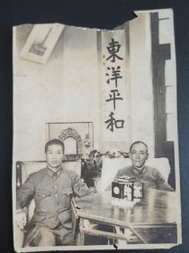 民国银盐老照片 日军在河南开封 背后看得到开封铁塔和他们在开封的摄影 背面有开封字样 品相如图 尺寸长14 宽9.5cm