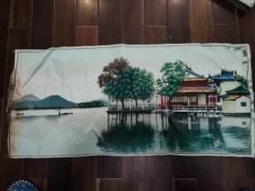 2杭州都锦生丝织厂印制（西湖平湖秋月）！尺寸：42×92