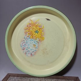 #24051002，吉林省搪瓷厂火炬牌菊花搪瓷盘子，搪瓷茶盘，品如图。