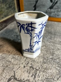 青花竹叶笔筒一只