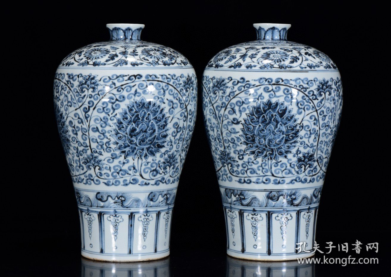 明洪武年蕃莲纹梅瓶40*23厘米