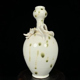 瓷蒜头瓶：邢窑盘龙蒜头瓶，高27直径14cm