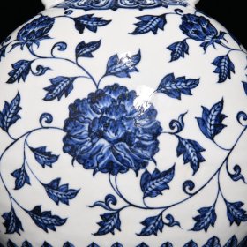 明青花缠枝花卉纹扁瓶,高26.8cm直径20cm