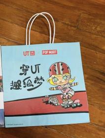 优衣库 uniqlo UT 纪念款 POP MART授权 联名款 纸袋购物袋 一个6元 
本品无包装，提供简单包装。本品不议价不包邮，发货后不退换。