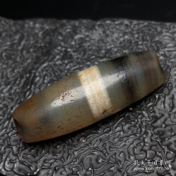 旧藏 多线天珠 尺寸 4.7×1.6厘米，重 16.6克
