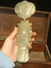 精品典藏花梨木盒装，和田玉如意，精装盒子，做工精美绝伦，用料上乘，上手尊贵大方，包浆老道年份到位品相完美