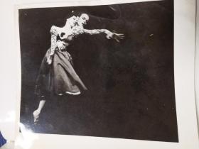 外国舞蹈家 演出芭蕾舞剧剧照一张（图片尺寸15*13cm）