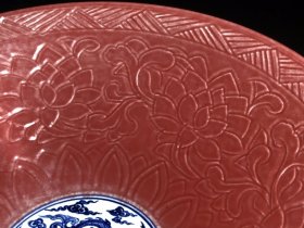 宣德红釉龙纹大碗，纯手工胎，器形优美，造型周正挺拔，品相完整