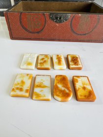 清代和田玉挂件、大漆盒、带玉皮雕刻、做工精细、玉质莹润剔透、品相如图、保存完好