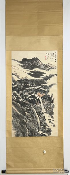 陆俨少立轴山水画。