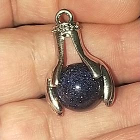 掌上明珠转运珠吊坠，蓝沙石珠，珠尺寸1.4光晃很漂亮，拍不出来效果