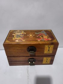 雕刻花梨木盒子
