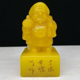 旧藏 丁未年篆刻家【沧门】刻石，寿山石田黄石雕刻人物印章，石质细腻透亮，色泽金黄，雕工精湛，纹路清晰呈现，