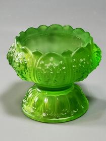 ❤绿色高脚八吉祥琉璃杯(105p)
规格：7.3/6厘米
重量：约170g
琉璃是古代传统与现代艺术的结合，是东方的精美，细腻，含蓄的体现。
本拍品非一物一图，同品质，同状态，随机发货。