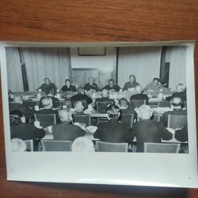 1965年，刘少奇、周恩来、朱德、宋庆龄、彭真、董必武在最高国务会议上