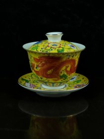 乾隆年制，珐琅彩龙凤纹茶杯