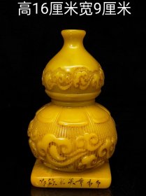 X珍藏田黄葫芦摆件，雕刻精美，入刀深邃，手感圆滑，包浆自然，全品成色如图，重1564g，