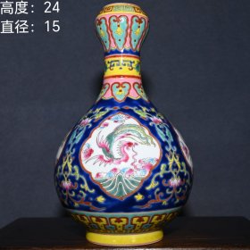 大清乾隆年制高档珐琅彩开片凤凰纹蒜头瓶。lxl 高度：24厘米 直径：15厘米