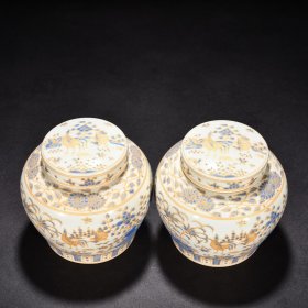 旧藏 明成化蓝彩描金全家福鸡纹夜光罐（萬贵妃铭文） 高14.8厘米 宽15厘米