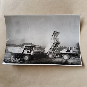 大十年代黑白照片刚刚大连甘井子灰石矿土城子矿往海湾排岩【24】