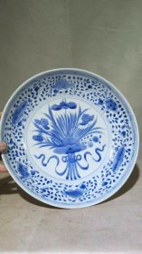 青花莲花纹大盘