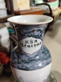 889.八十年代广东大埔高陂印花/八仙人物花瓶（定烧）。