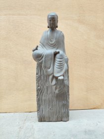 徐爱琴，江苏宜兴人，毕业于南京艺术学院，学士学位。中国艺术研究院国画院研究生课程班结业。高级工艺美术师，实心佛像，高40