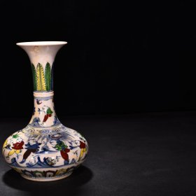旧藏 明成化红胎斗彩姹紫婴戏纹赏瓶（万贵妃款） 高21厘米 宽12.5厘米