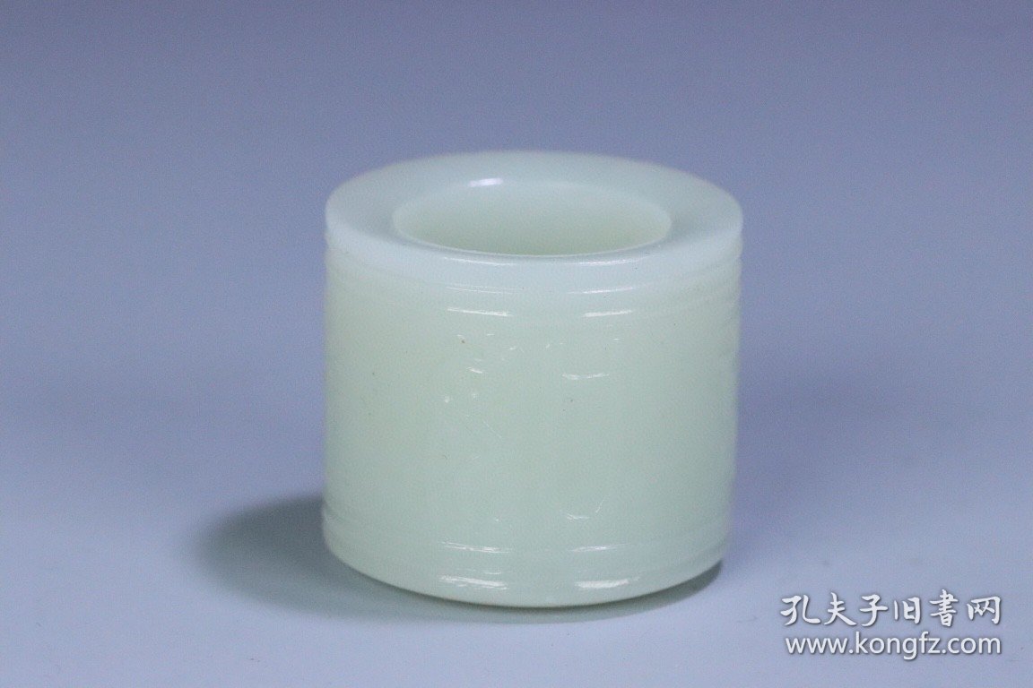 晚清 和田玉吉祥如意纹扳指。 规格：3.1*3.4*2.2cm 重47g