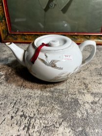 80年代，东风瓷厂，松鹤延年柿子壶一把