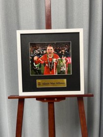 麦卡利斯特亲笔签名十寸裱框大照片 利物浦球星