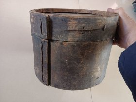 老帽盒 上盖下底拼板 盖子边老裂锯钉修补 高19.5直径26