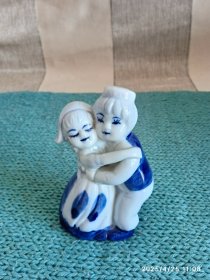 80年代瓷器工艺品 拥抱