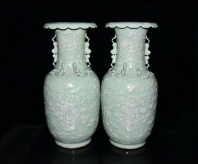 清代豆青釉留白雕刻四季花卉双耳瓶一对 古玩古董古瓷器老货收藏