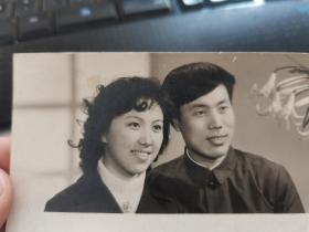 一张80年代老照片：男女对象，中国照相馆1981年