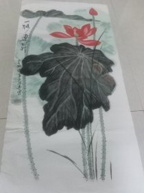 荷花画的很高洁啊！地方画师，有点味道啊！水墨！画100+50厘米。买家自鉴包纯手绘，