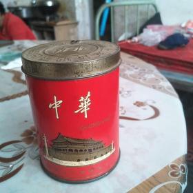 中华牌铁烟盒，上海卷烟厂出品，五十枝装。