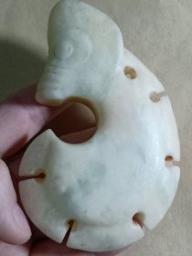 造型独特的老玉一块