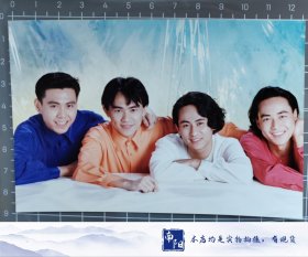 ‌台湾摇滚组合“东方快车”‌老照片1张，杂志社原版5寸老相片，实物拍摄有现货，要了可以直接下单。 抽屉6-2-039 主唱姚可杰。 吉他手杨振华。 键盘手侯志坚。 贝斯手盛子贞。 鼓手郭名虎。‌‌ 得奖记录 1990年，获颁第二届金曲奖，最佳演唱组奖 1991年，入围第三届金曲奖，最佳演唱组奖